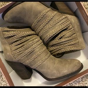Cute fall Furgie booties!